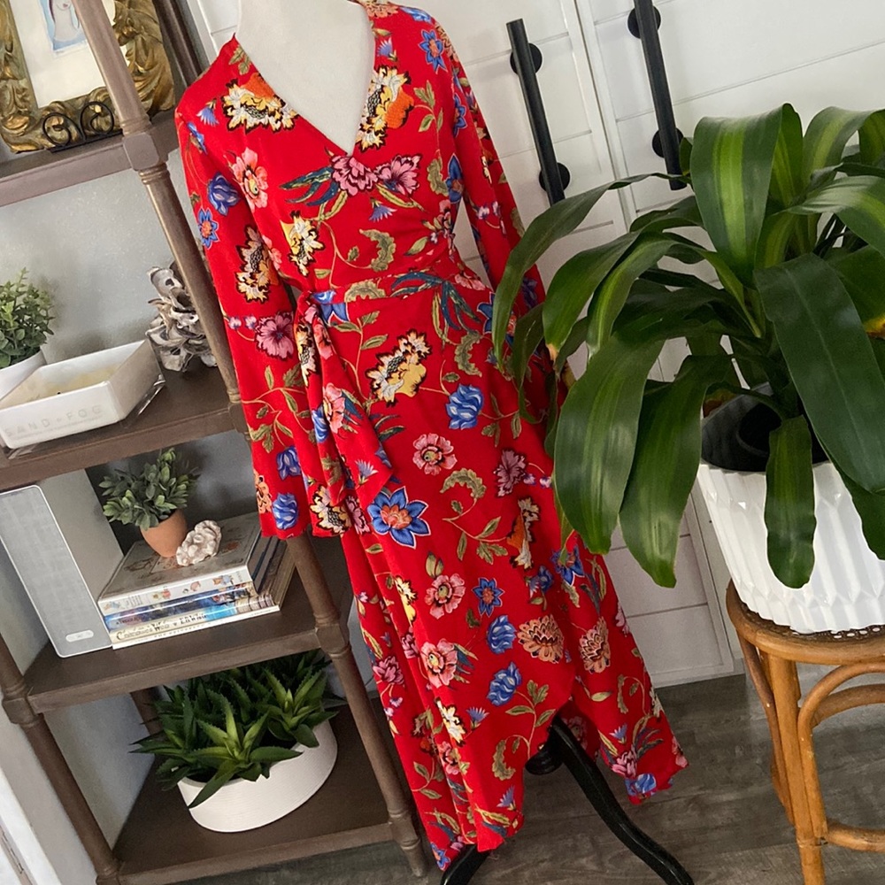 Romeo & Juliet Couture classy wrap deep V neck dress EUC